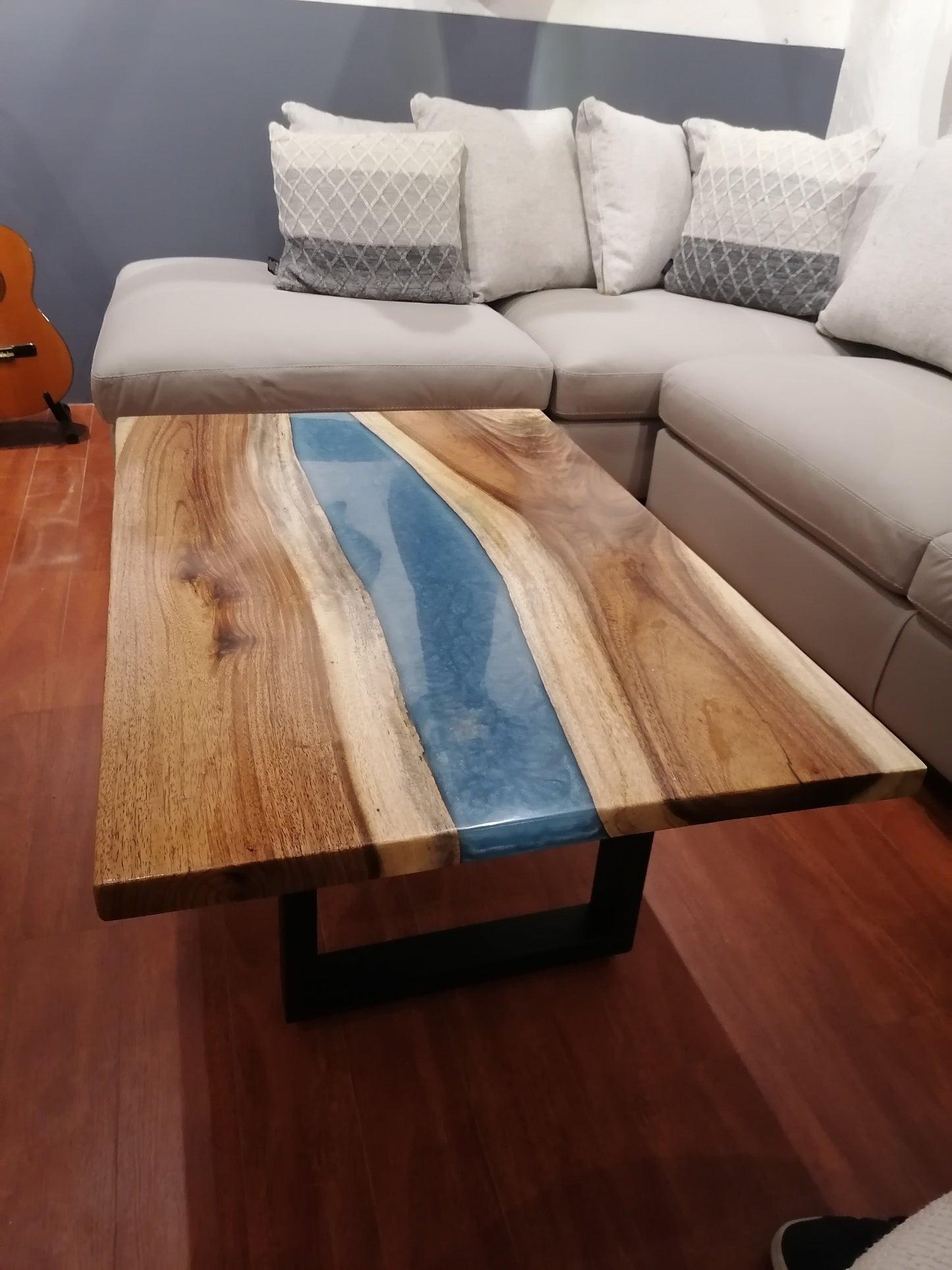 MESA DE CENTRO RESINA Y PAROTA