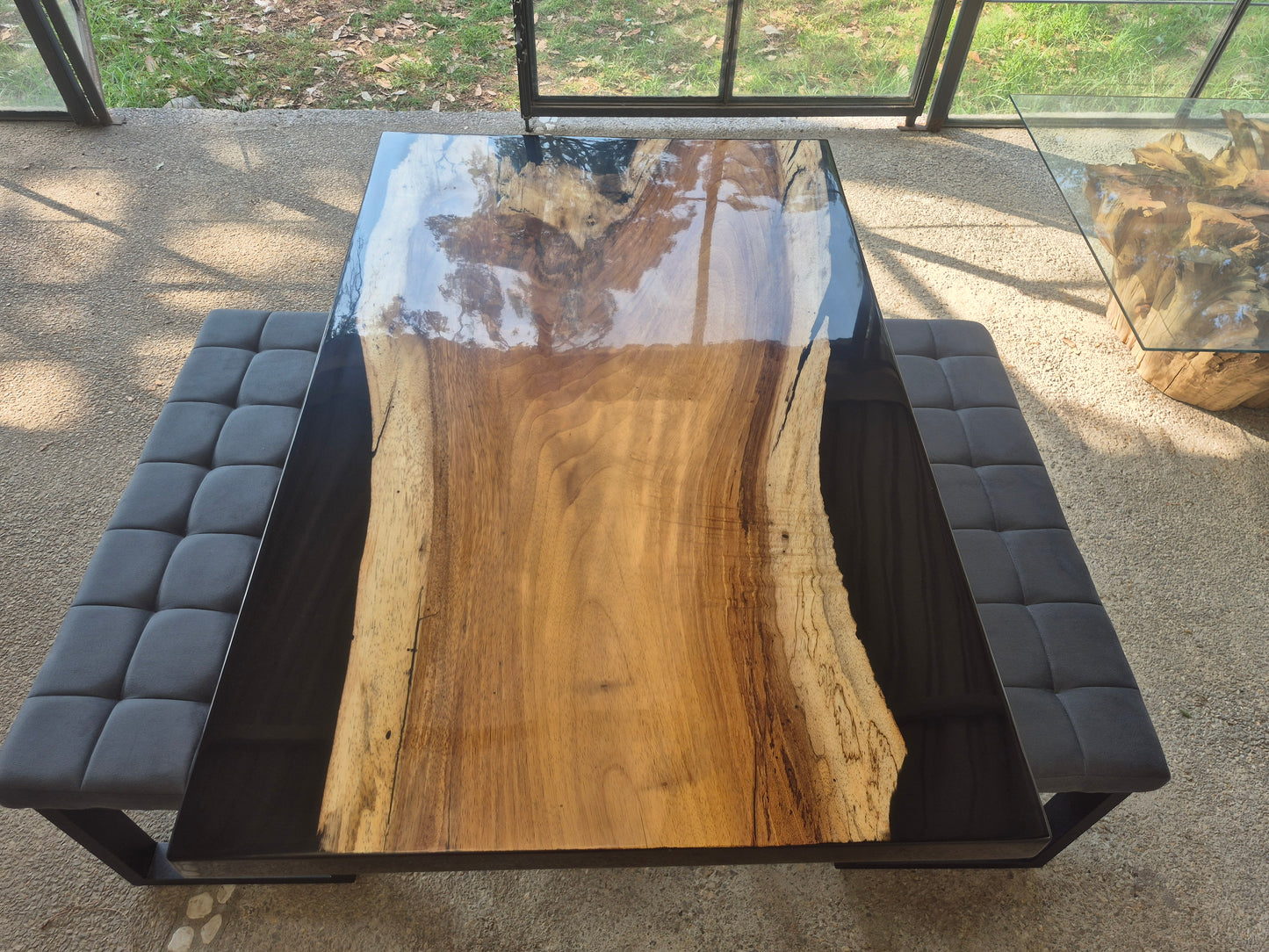 MESA DE COMEDOR PAROTA Y RESINA